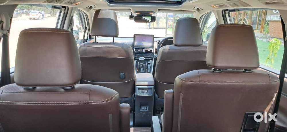 Toyota Innova Hycross