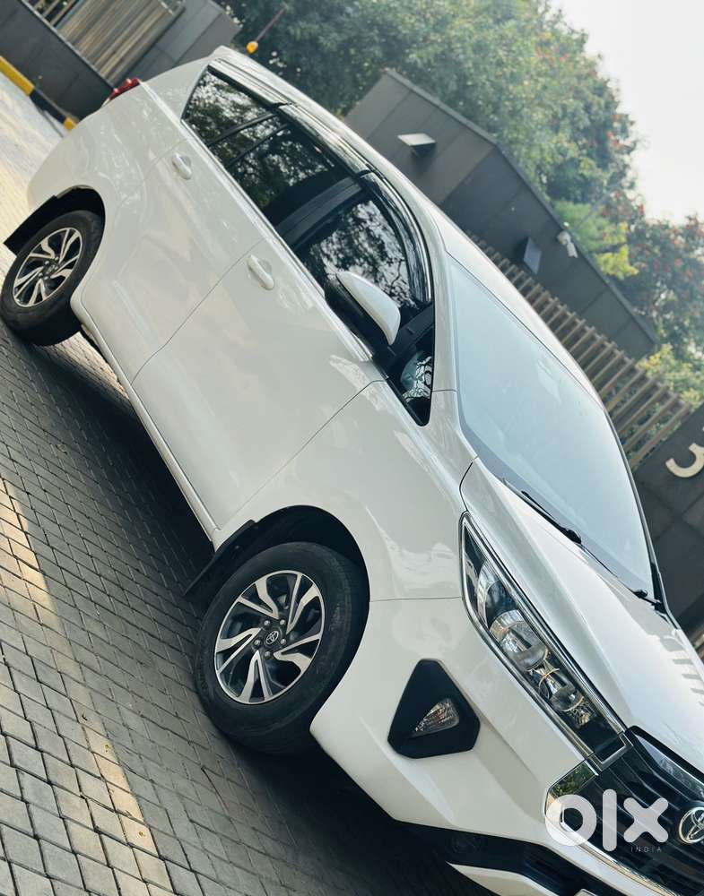 Toyota Innova Crysta 2.4 G Plus Mt 8 Str, 2022, Diesel