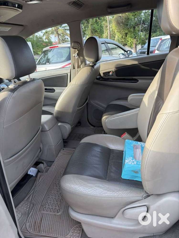 Toyota Innova 2.5 Zx Diesel 7 Seater Bsiii, 2014, Diesel