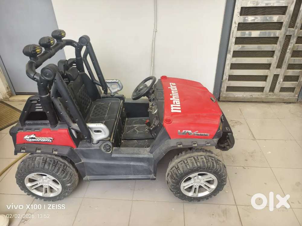 Kids big Electric Mahindra Car - Photo 1