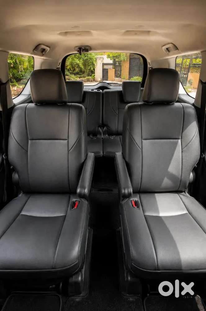 Toyota Innova Crysta 2.4 G Plus