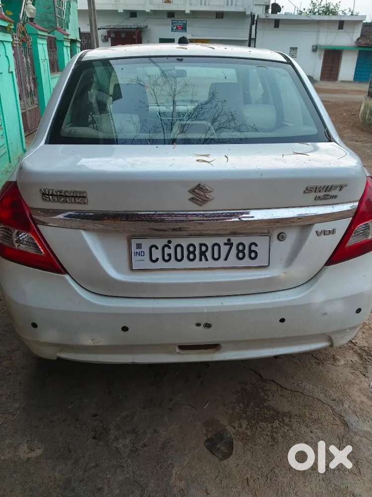 गाड़ी एकदम अप टू डेट है घर की गाड़ी है गाड़ी में कोई कम खर्च नहीं है