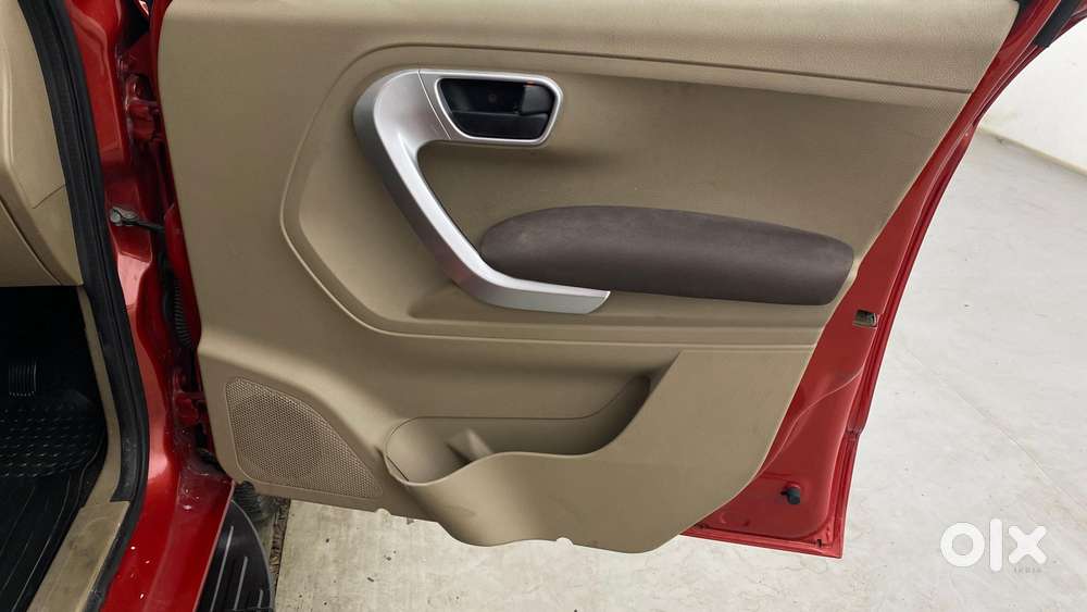 Mahindra Tuv 300 Mhawk100 T8, 2018, Diesel