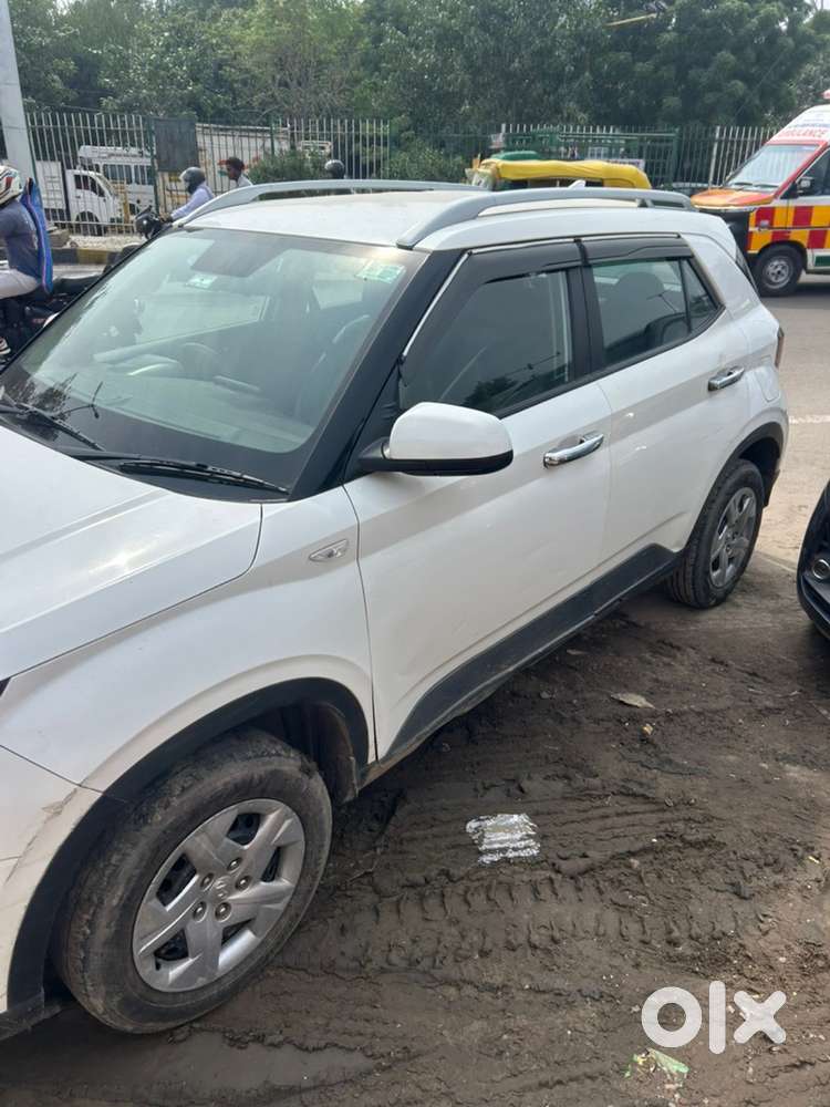 Hyundai Venue Petrol 2022