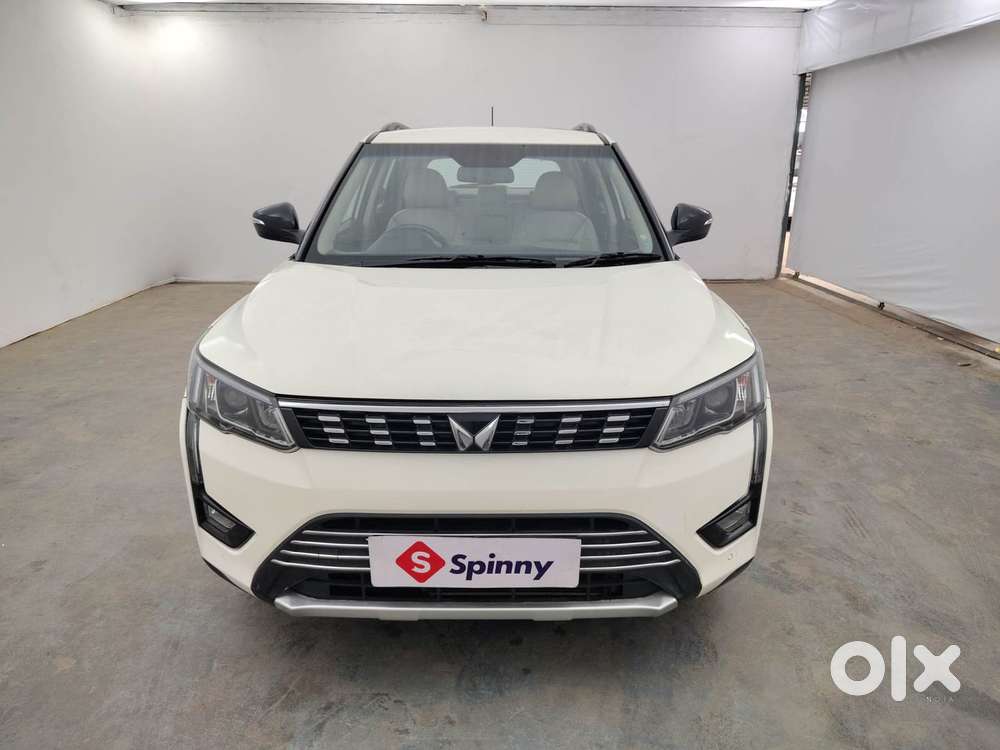 Mahindra Xuv300 1.2 W8 (o) Amt Petrol, 2023, Petrol