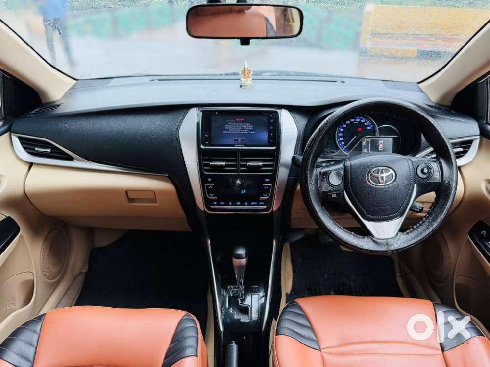 Toyota Yaris V Cvt, 2019, Petrol