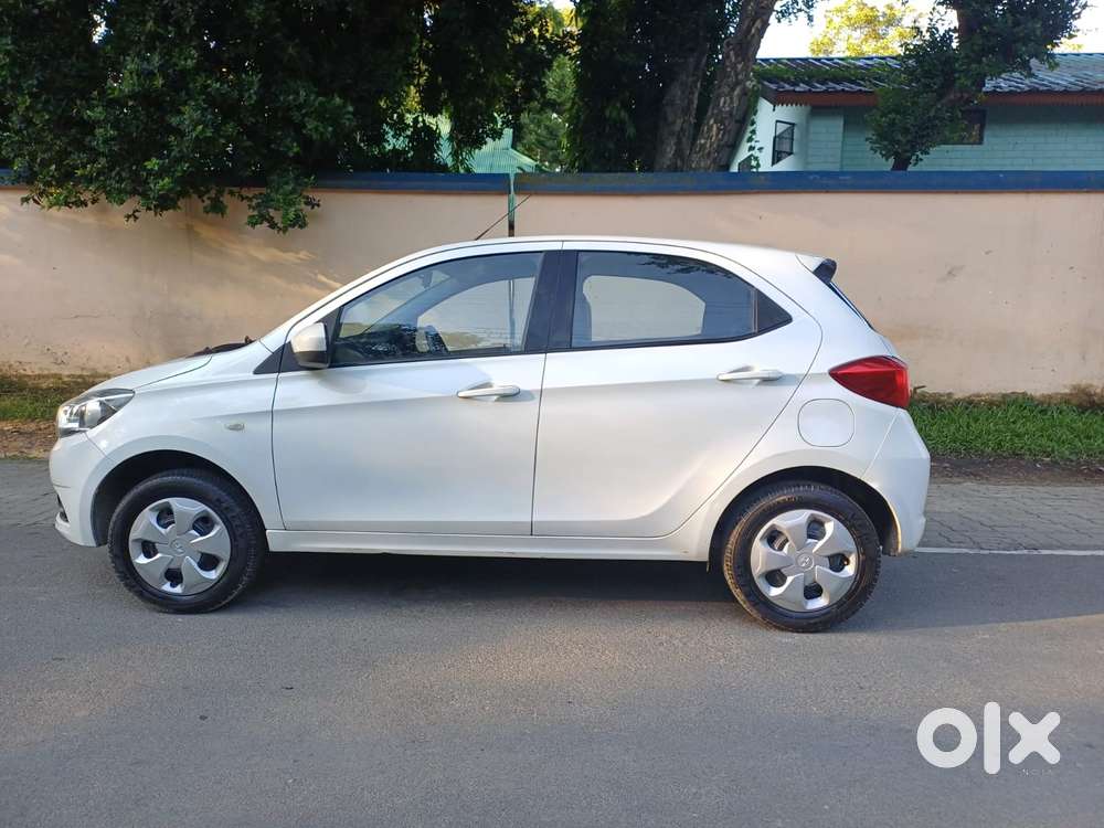 Tata Tiago 1.2 Revotron Xt (o), 2016, Petrol