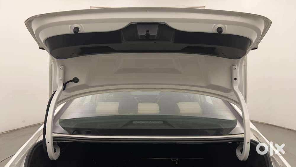 Skoda Slavia Ambition 1.0l Tsi Mt, 2023, Petrol