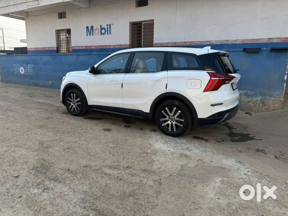 Mahindra Xuv700 Like Showroom