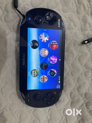 Sony PS Vita (PCH-1002 OLED) + 8gb memory card & accessories