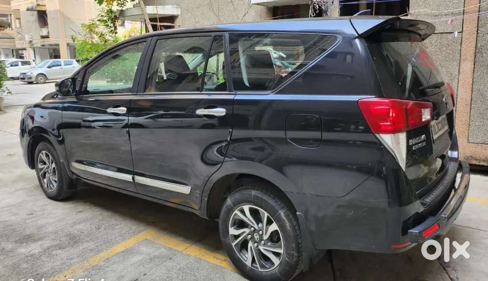 Innova Crysta 2022 Petrol Well Maintained