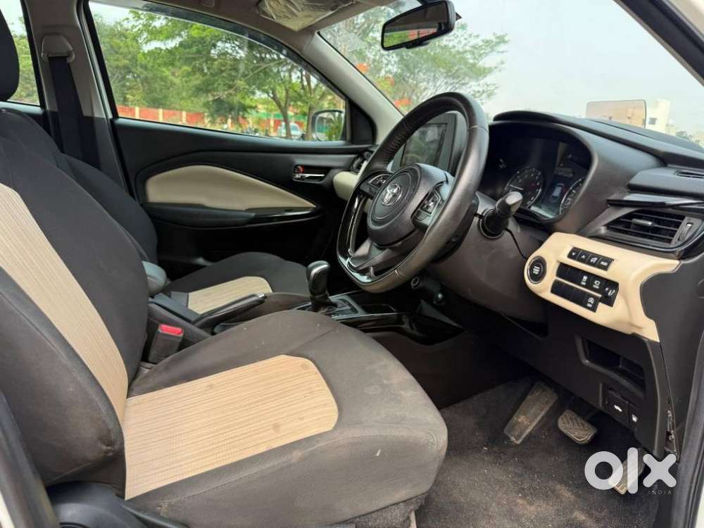 Toyota Glanza 1.2 V Amt, 2023, Petrol