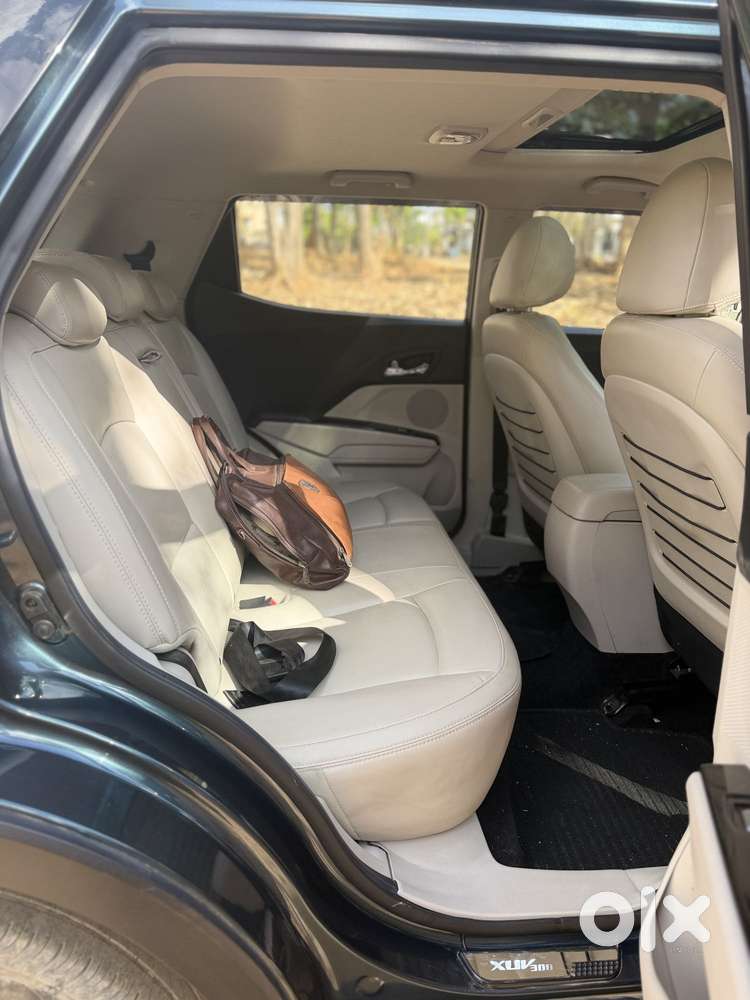 Mahindra Xuv300 1.2 W8 (o) Amt Dual Tone Petrol, 2023, Petrol