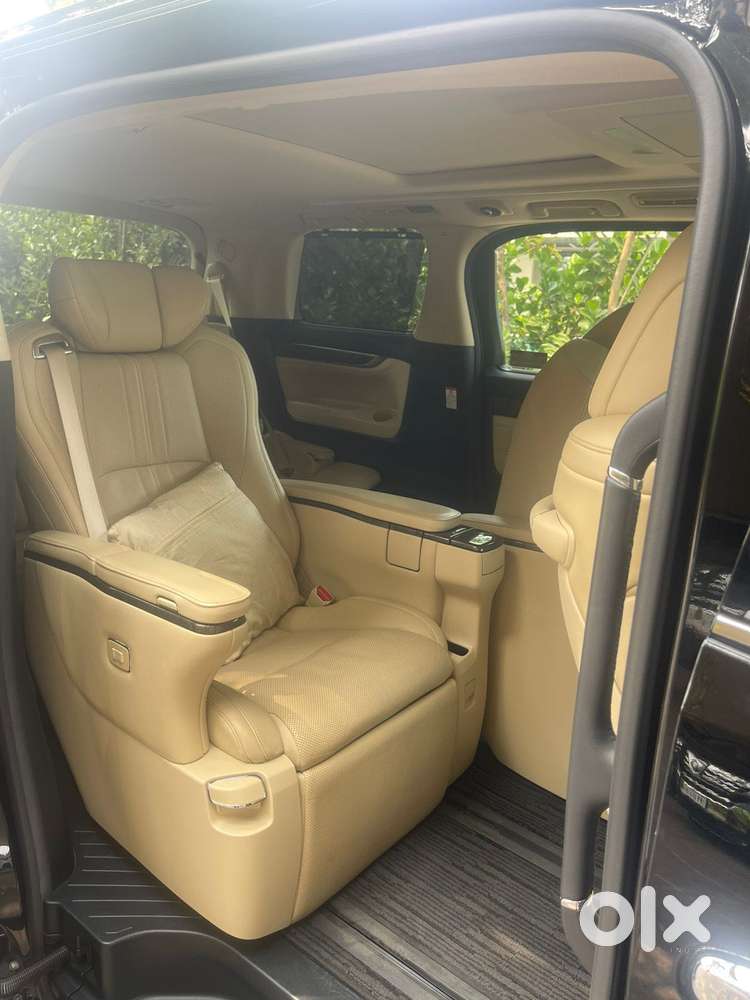 Toyota Vellfire 2.5 Executive Lounge, 2021, Petrol