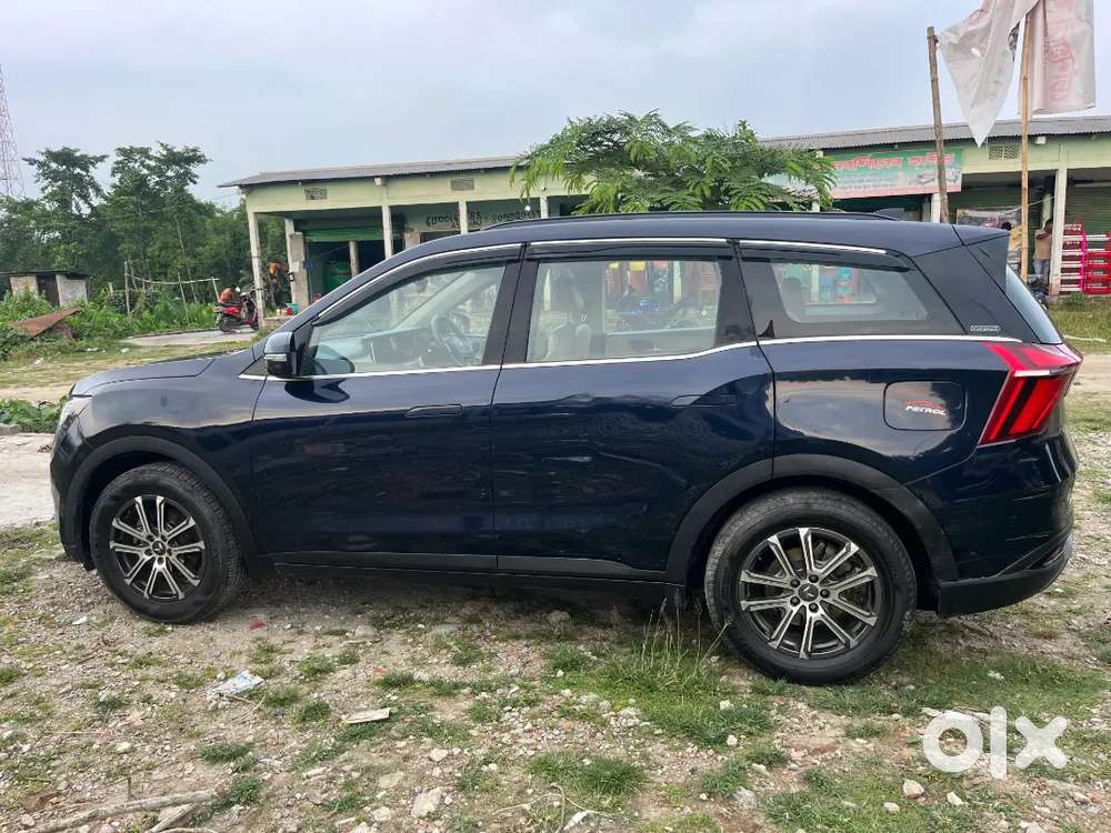 Mahindra Xuv700 2022 Petrol 90650 Km Driven