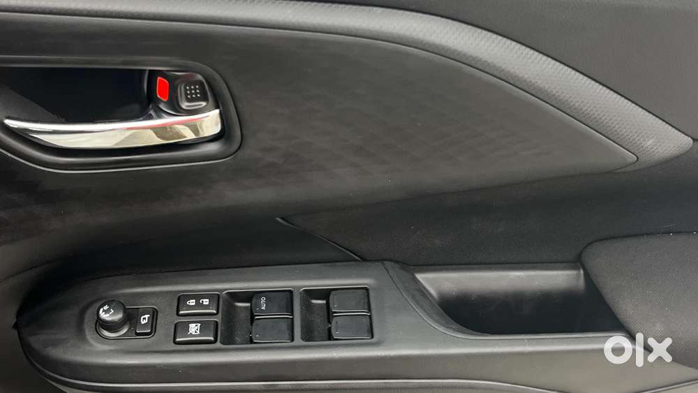 Maruti Suzuki Swift 1.2 Vxi (o), 2026, Petrol