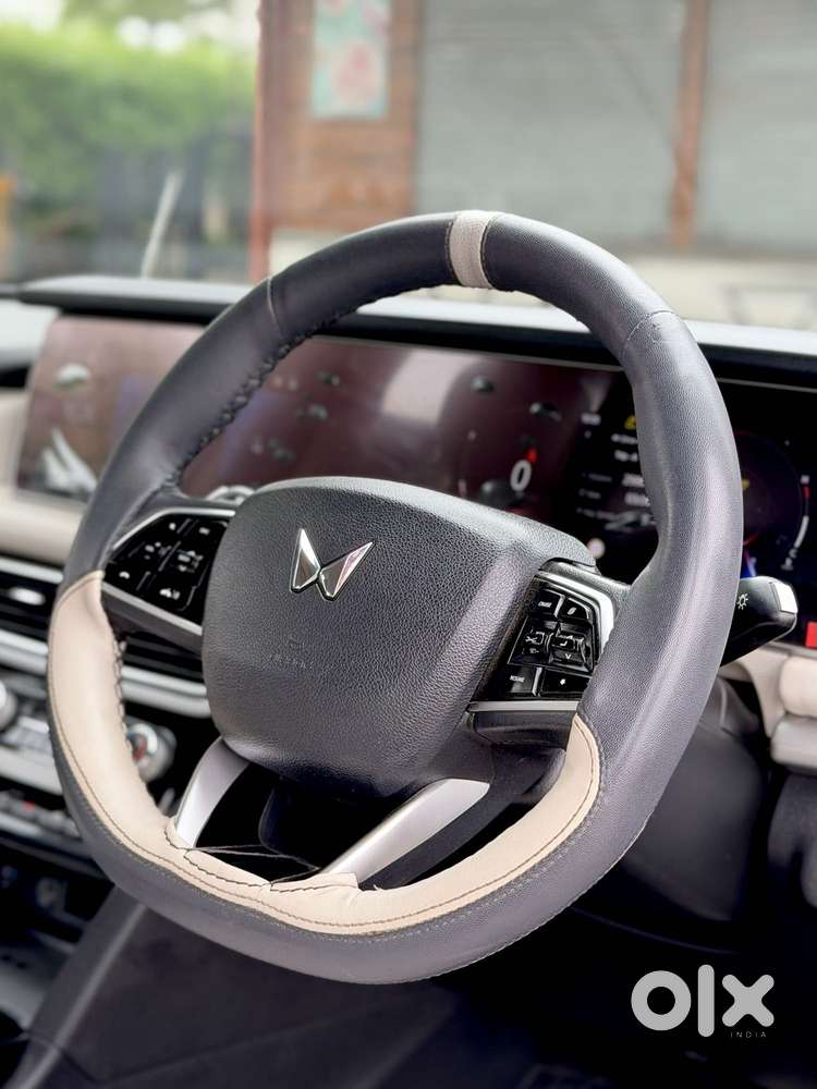 Mahindra Xuv700 2.2 Ax 7 Diesel At Luxury Pack Str Awd, 2023, Diesel