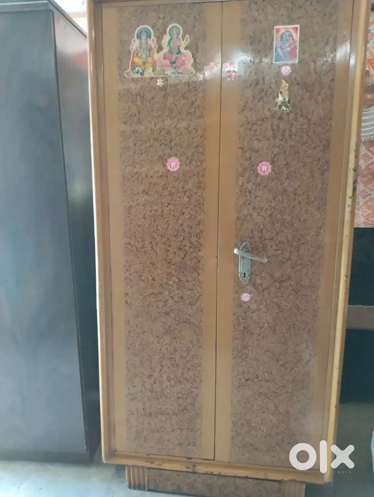 6/3 iron almira for sale good condition but only locker is break