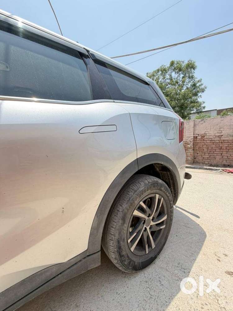Mahindra Xuv700 2.0 Mx Petrol Mt 5 Str, 2022, Petrol