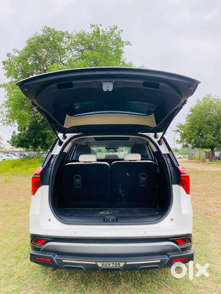 Mahindra Xuv700 2.0 Ax 7 Petrol Mt Str, 2024, Petrol