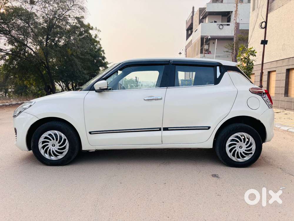 Maruti Suzuki Swift Vxi + Manual, 2023, Petrol