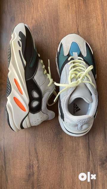 Yeezy on sale 700 olx