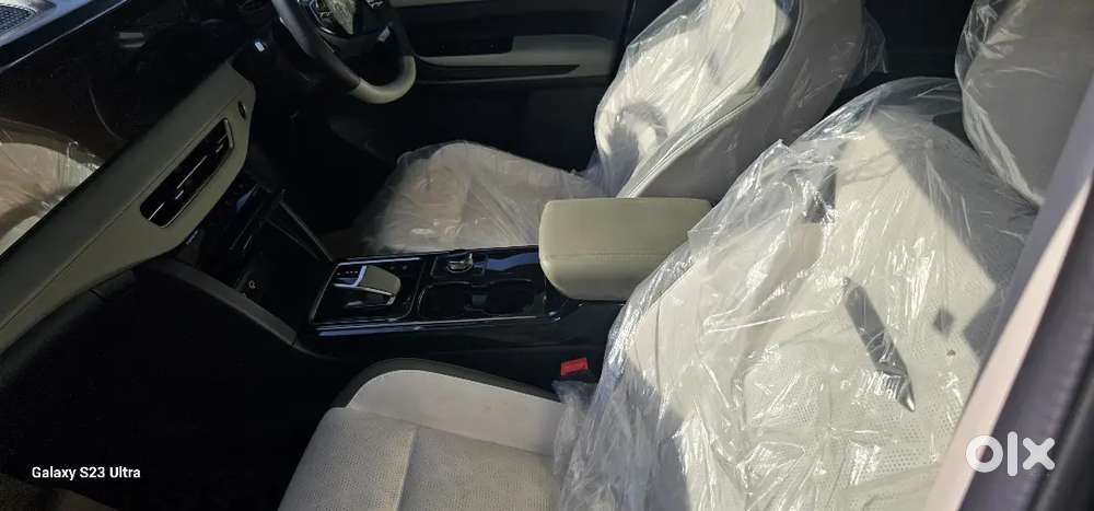 Mahindra Xev 9e Top Model November 2025 Electric 4000 Km Driven