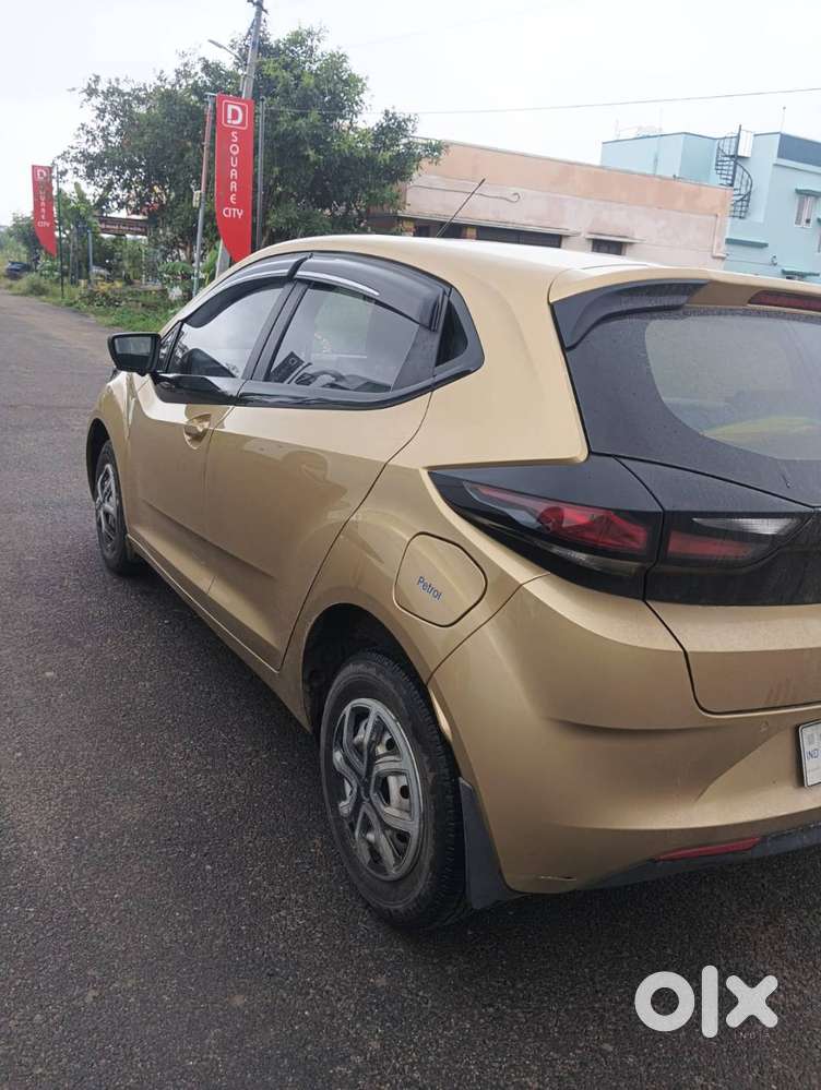 Tata Altroz Xe Petrol