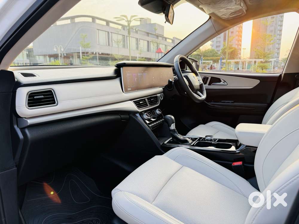 Mahindra Xuv700 2.2 Ax 7 Diesel At Luxury Pack Str, 2025, Diesel