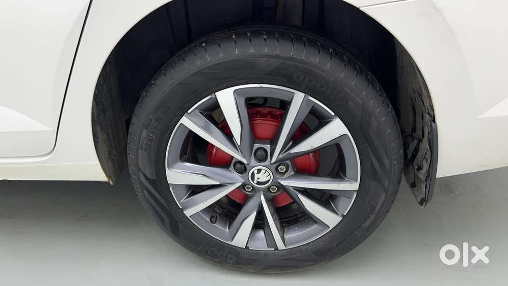 Skoda Slavia Style 1.0l Tsi At, 2022, Petrol
