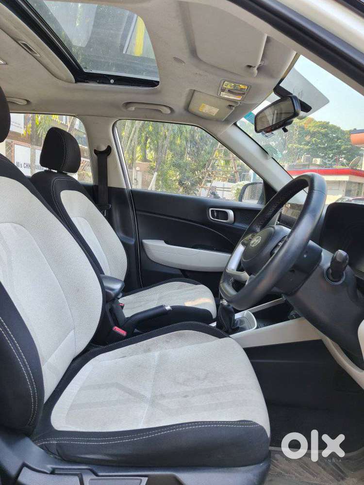 Hyundai Venue Sx Mt, 2023, Petrol