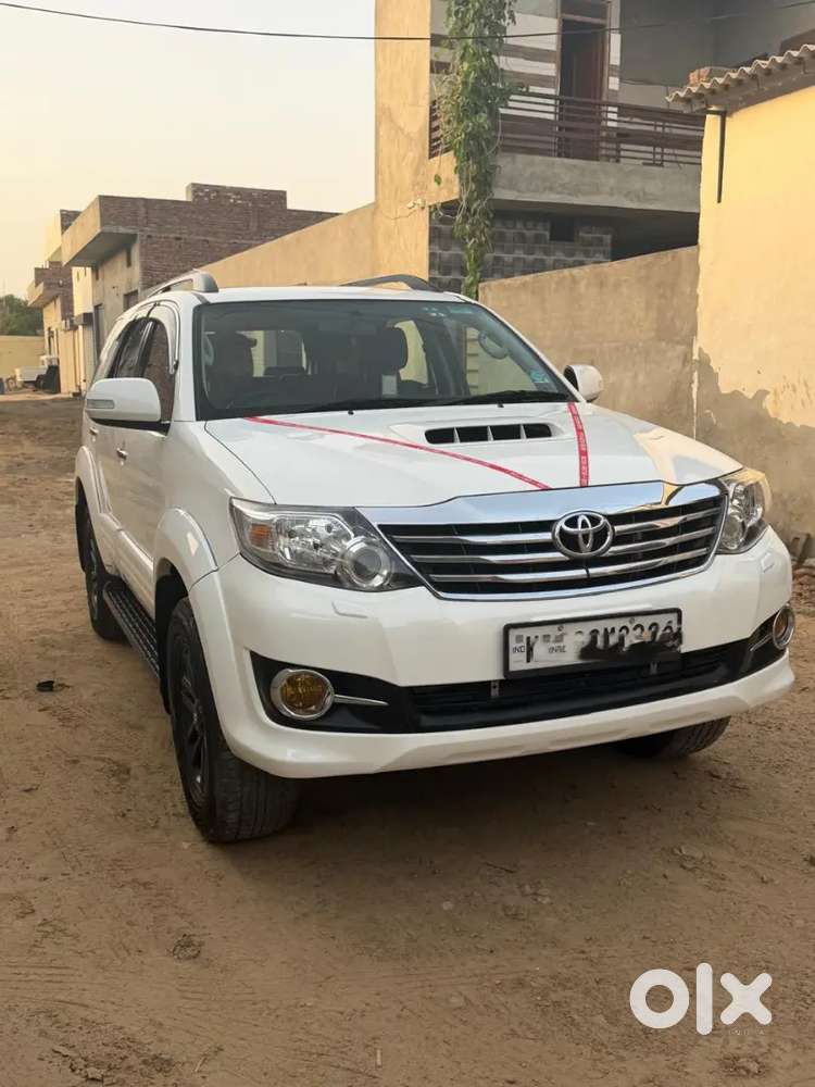 Toyota Fortuner 2015 Diesel 98000 Km Driven