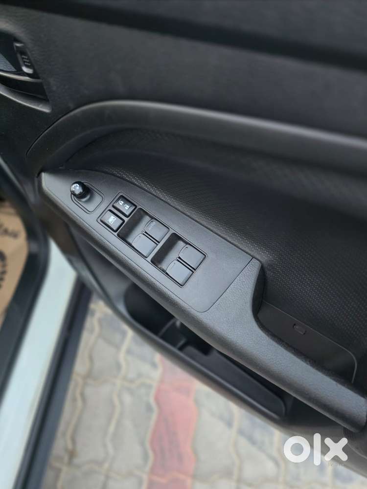 Maruti Suzuki Brezza 1.5 Lxi Smart Hybrid, 2024, Petrol