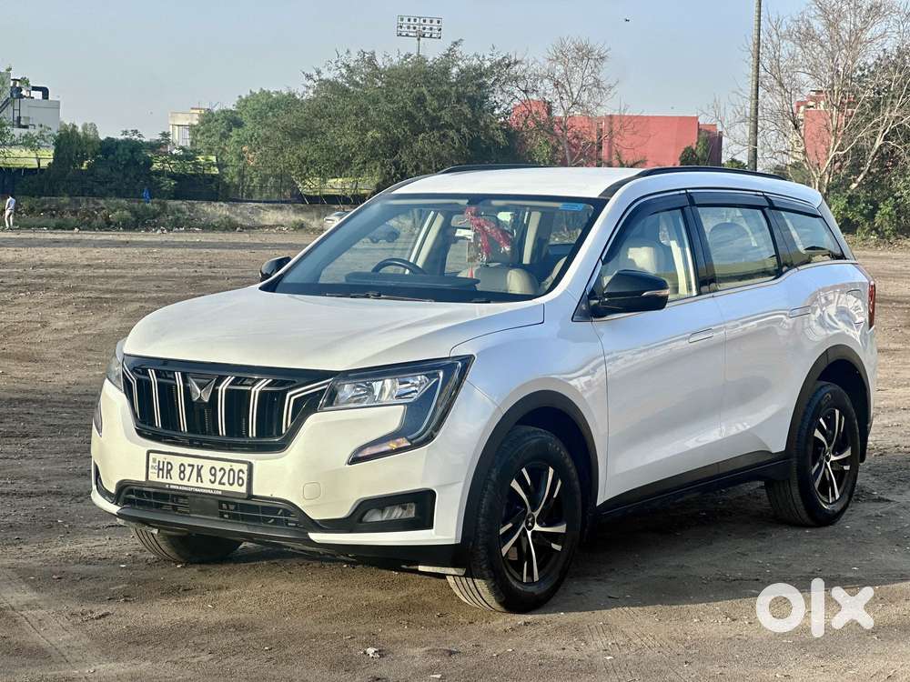 Mahindra Xuv700 2.0 Mx Petrol Mt 5 Str, 2023, Petrol