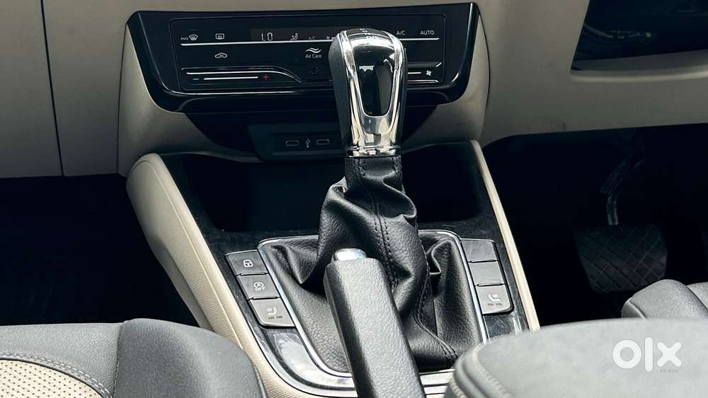 Skoda Slavia Style 1.0l Tsi At, 2023, Petrol