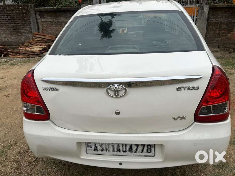 Toyota Etios 2011 Petrol 80000 Km Driven