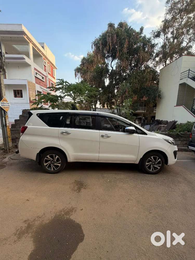 Innova Crysta 2.4 Gx Automatic