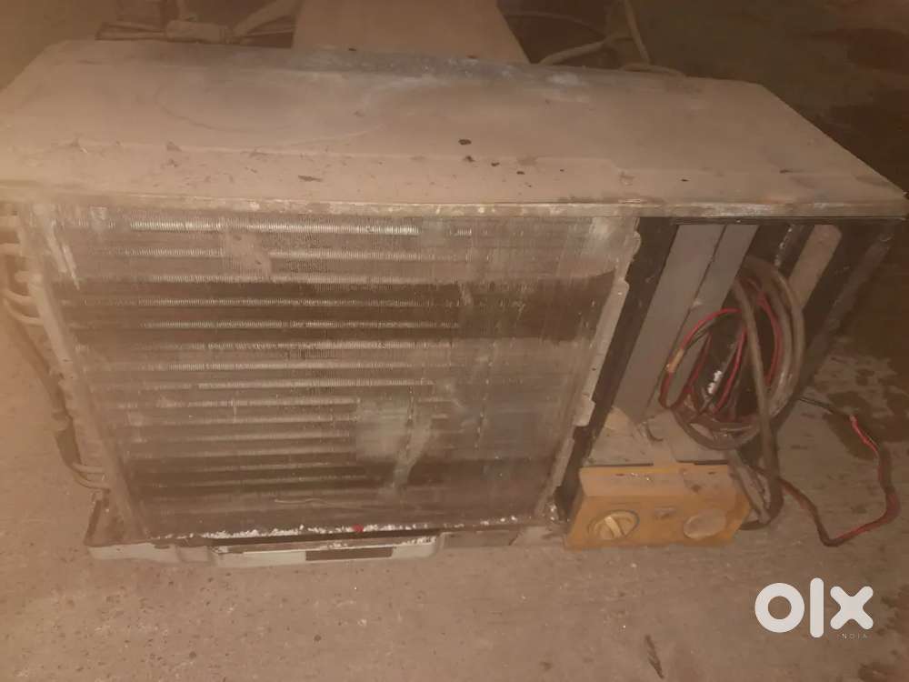 Window ac raning cedisan me hai