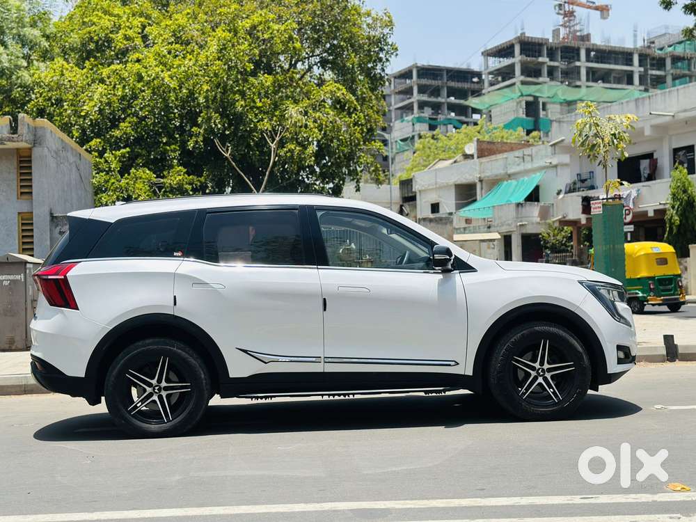Mahindra Xuv700 2.0 Mx Petrol Mt 5 Str, 2022, Petrol