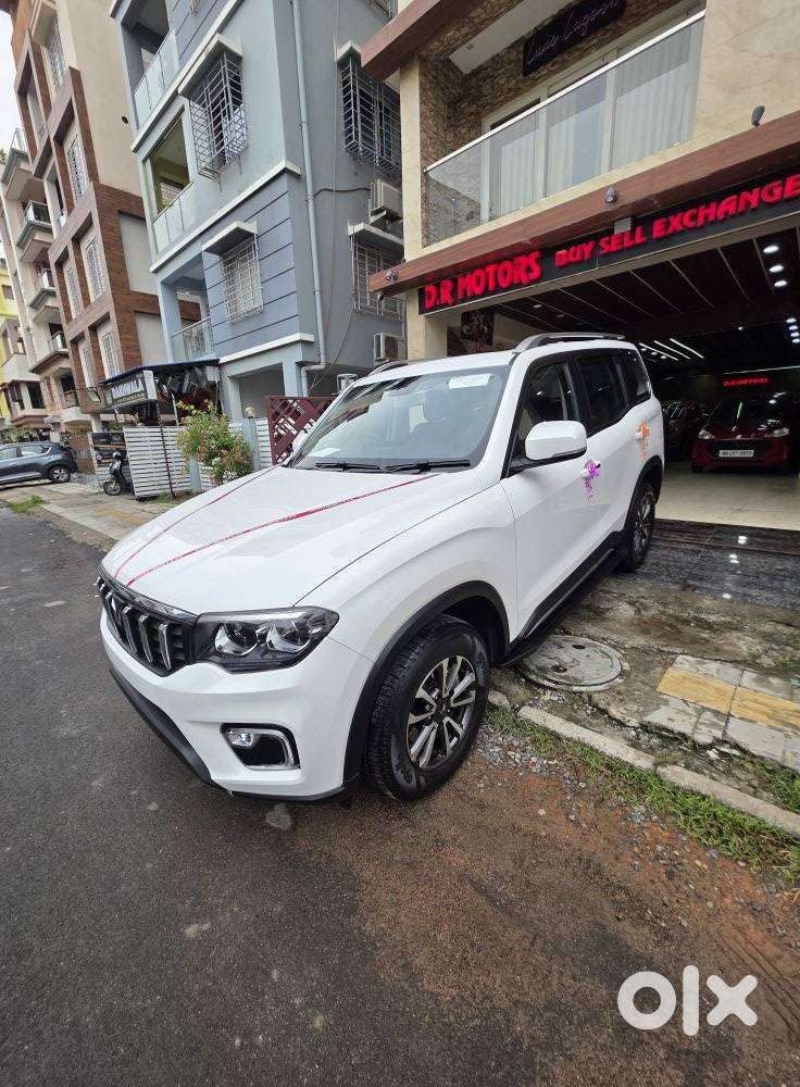 Mahindra Scorpio-n 2.0 Z8 Petrol At 7 Str, 2026, Petrol