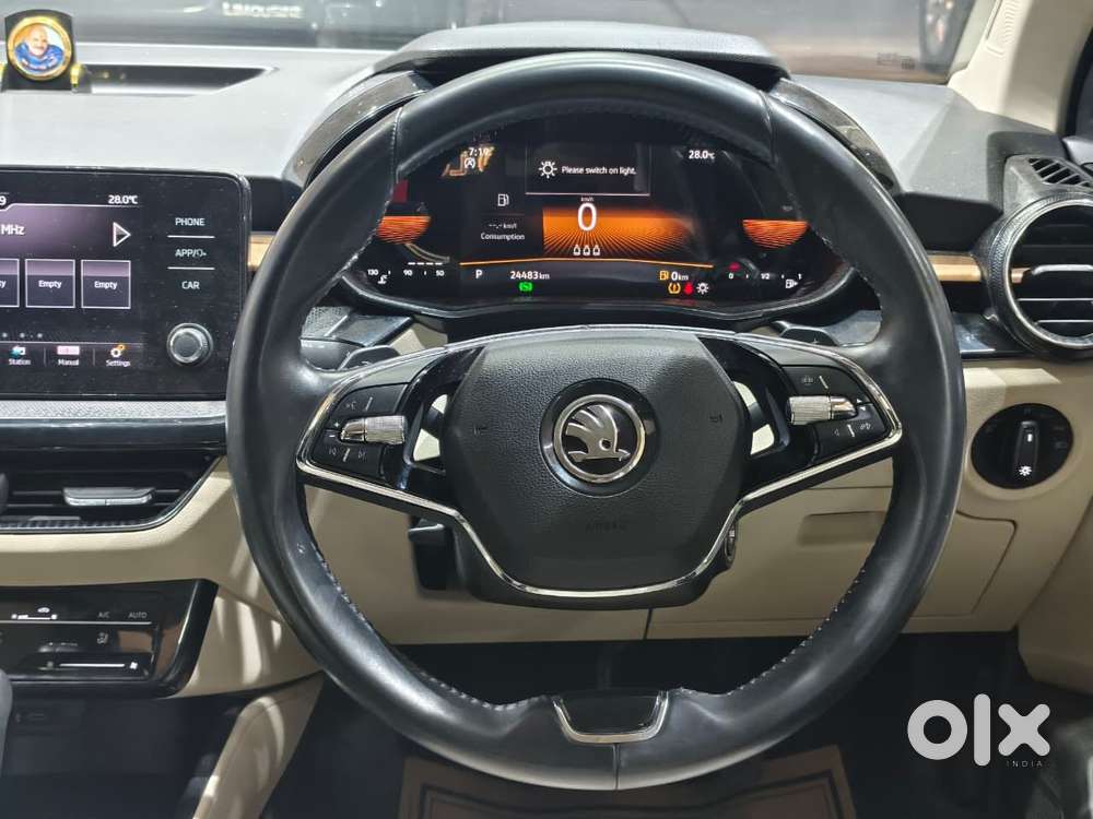 Skoda Slavia 1.0 Tsi Style At, 2023, Petrol