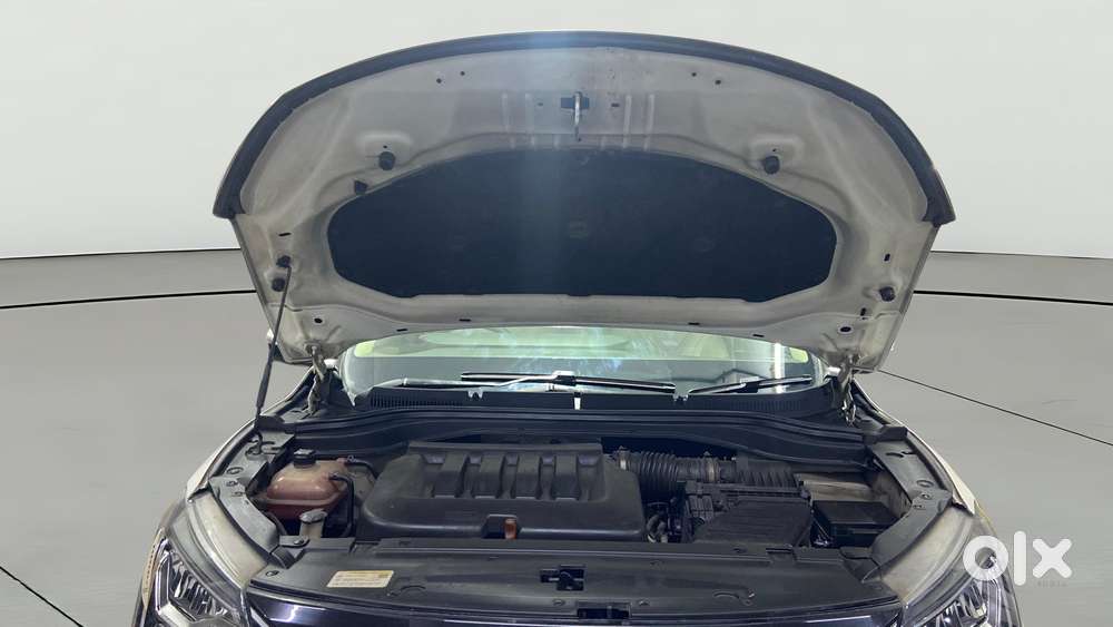 Mahindra Xuv700 2.0 Ax 7 Petrol Mt Str, 2021, Petrol