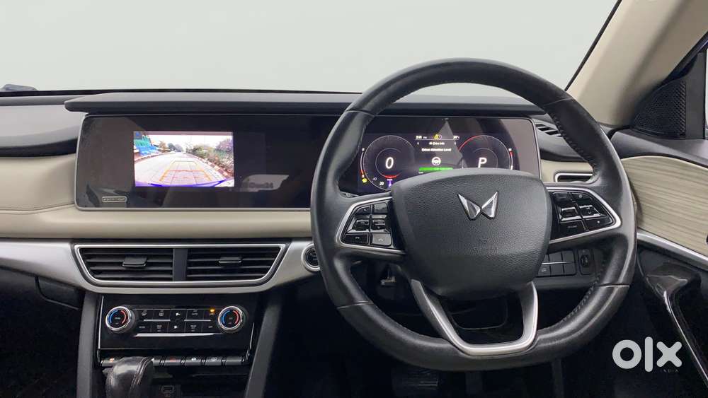 Mahindra Xuv700 2.0 Ax 7 Petrol Mt Str, 2021, Petrol