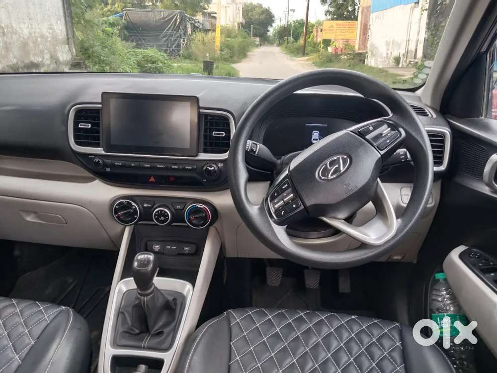 Hyundai Venue 2022 Petrol Manual November 2022 Registration