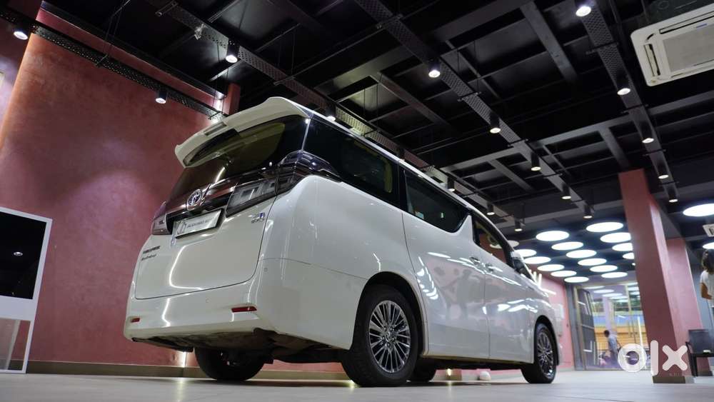 Toyota Vellfire 2.5 Hybrid, 2022, Petrol