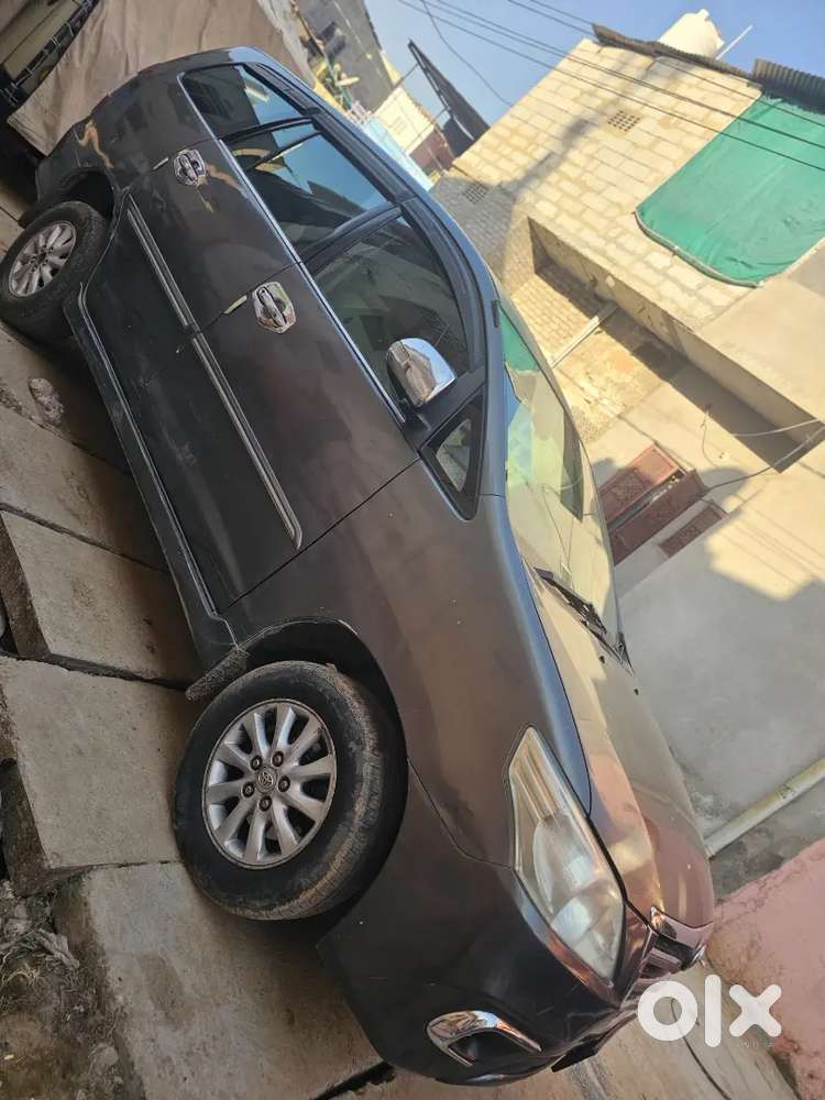 Toyota Innova 2012 दिसंबर महीने की Arjent Sell
