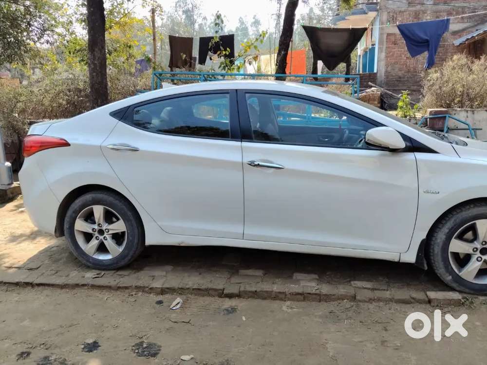 Hyundai New Elantra 2014 Diesel 106000 Km Driven