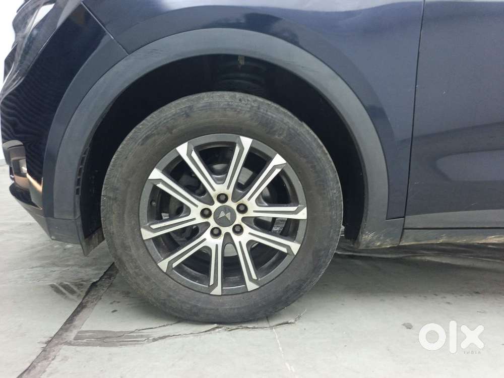 Mahindra Xuv700 2.2 Ax 7 Diesel Mt Luxury Pack Str, 2023, Diesel