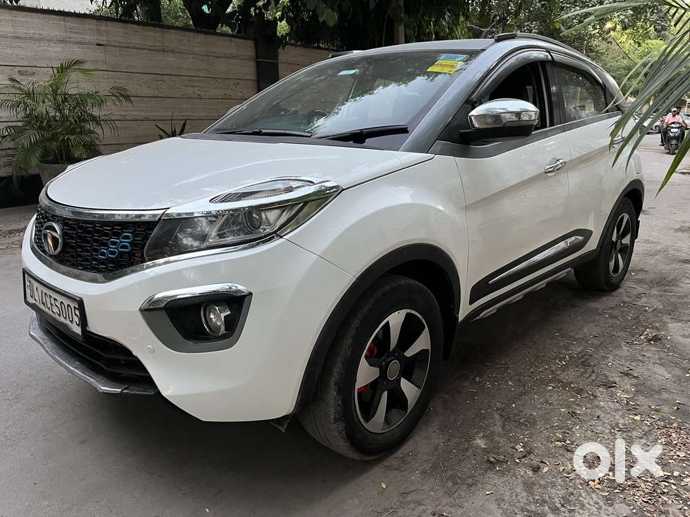 Tata Nexon 1.2 Revotron Xza Plus Dualtone, 2018, Cng & Hybrids
