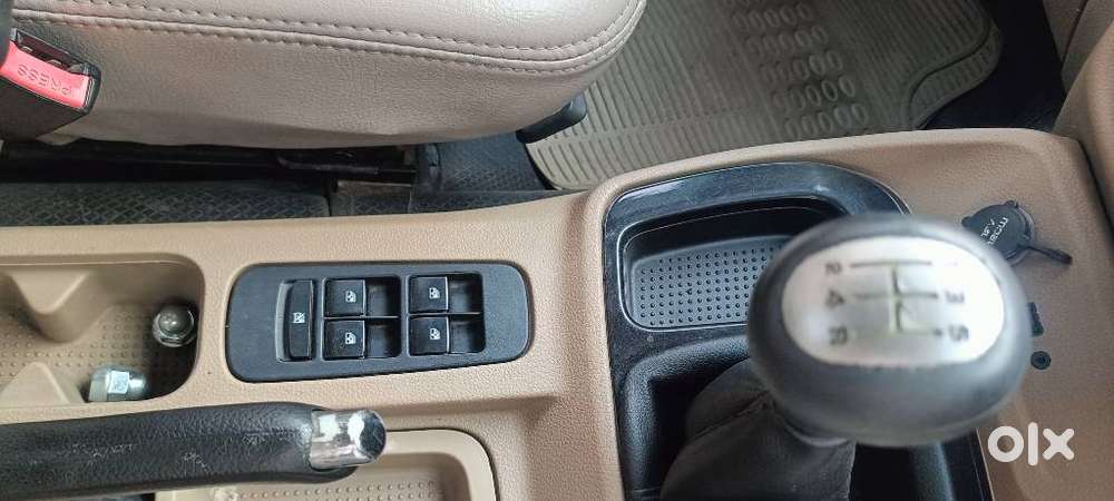 Mahindra Tuv 300 T10, 2016, Diesel